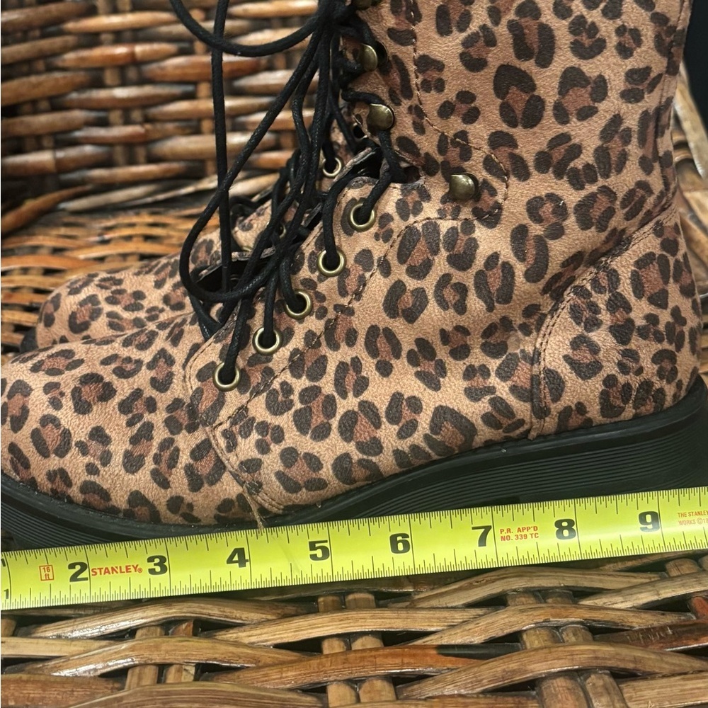 MIA Mika Leopard Print Combat Boots in size 7.5 great condition! - Picture 7 of 12